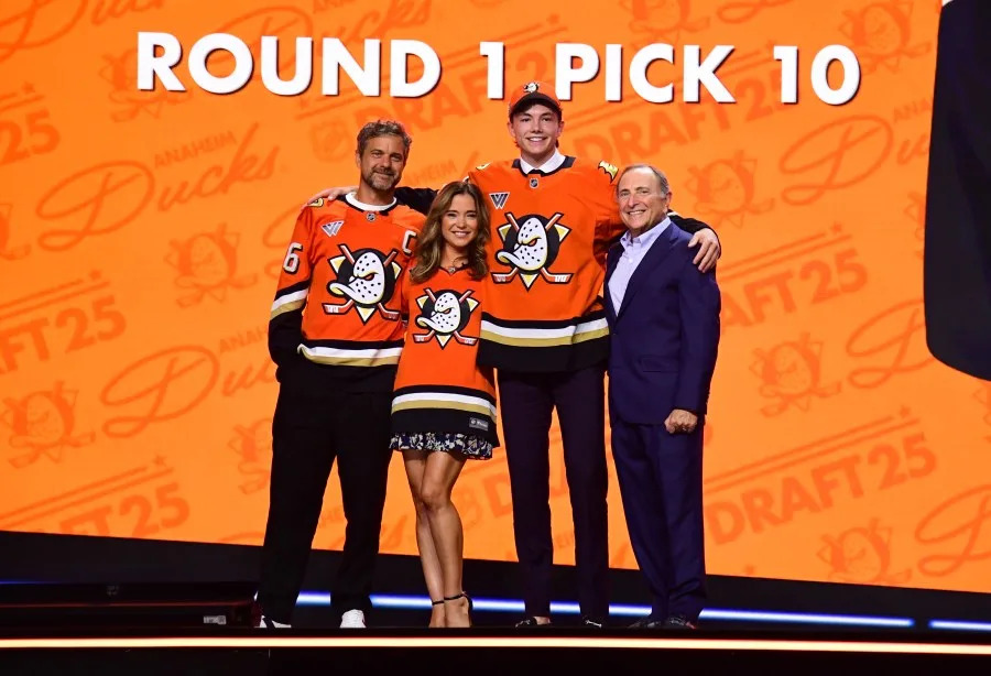 LOS ANGELES, CALIFORNIA – JUNE 27: Roger McQueen stands onstage with Joshua Jackson, Marguerite Moreau and NHL Commissioner Gary Bettman after being selected 10th overall by the Anaheim Ducks during the 2025 NHL Draft at Peacock Theater on June 27, 2025 in Los Angeles, California. (Photo by Adam Pantozzi/NHLI via Getty Images)