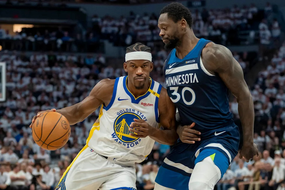Golden State Warriors forward Jimmy Butler III (10) drives to the basket as Minnesota Timberwolves forward Julius Randle (30) plays defense.© Jesse Johnson-Imagn Images