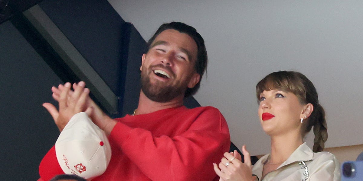 Taylor Swift Wears Area Tracksuit to Stanley Cup Finals in Florida: Shop Her Outfit