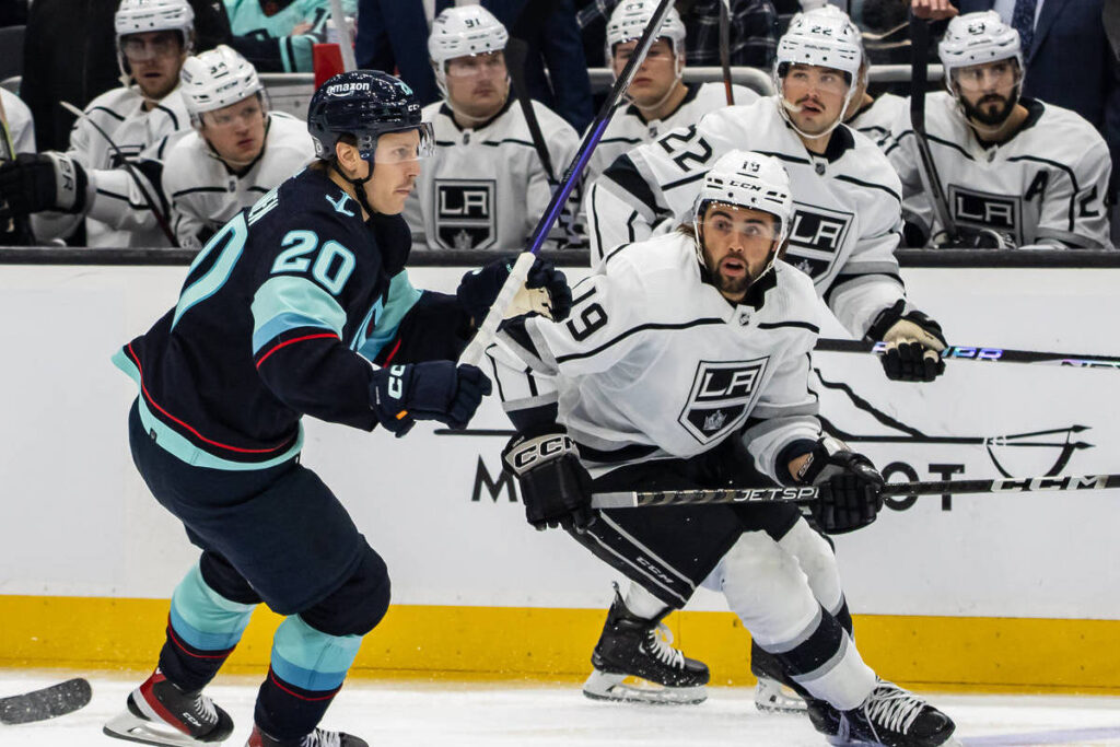 Image shows a game to watch in the best LA Kings bars in Los Angeles
