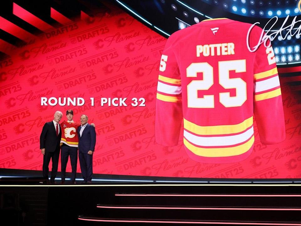  LOS ANGELES, CALIFORNIA – JUNE 27: Cullen Potter poses with Lanny McDonald and NHL commissioner Gary Bettman after being drafted by the Calgary Flames with the 32nd overall pick during the first round of the 2025 Upper Deck NHL Draft at the Peacock Theater on June 27, 2025 in Los Angeles, California.