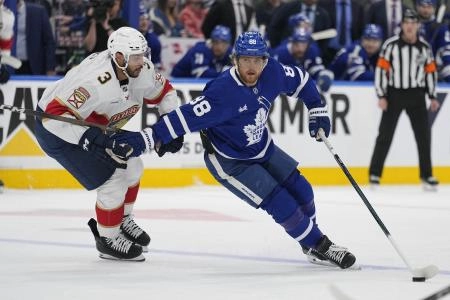 Toronto Maple Leafs forward William Nylander and Florida Panthers defenseman Seth Jones battling for position.