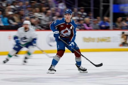 Brock Nelson re-signs with the Avs