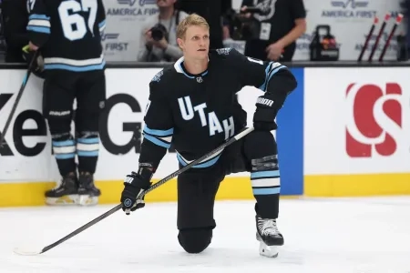 Utah Mammoth forward Nick Bjugstad.