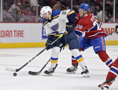 Jan 7, 2023; Montreal, Quebec, CAN; St. Louis Blues forward Jordan Kyrou (25) plays the puck against Montreal Canadiens forward Christian Dvorak (28) during the first period at the Bell Centre. Mandatory Credit: Eric Bolte-Imagn Images Jan 7, 2023; Montreal, Quebec, CAN; St. Louis Blues forward Jordan Kyrou (25) plays the puck against Montreal Canadiens forward Christian Dvorak (28) during the first period at the Bell Centre. Mandatory Credit: Eric Bolte-Imagn Images