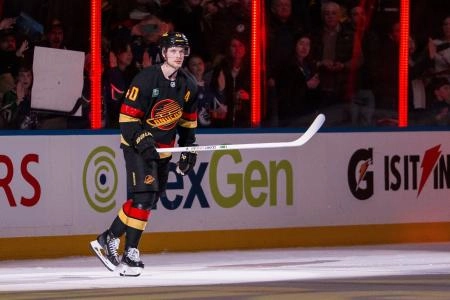 Vancouver Canucks forward Elias Pettersson linked to the Detroit Red Wings