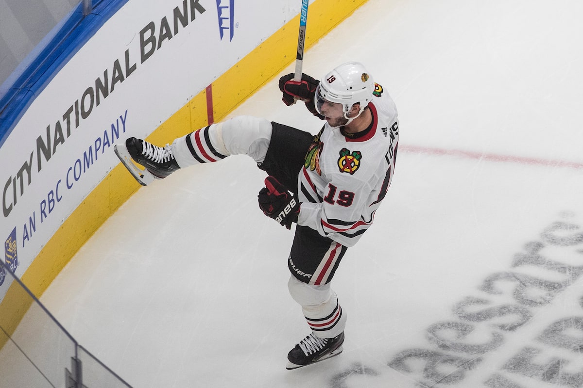 Jonathan Toews returns to NHL, signing with hometown Winnipeg Jets