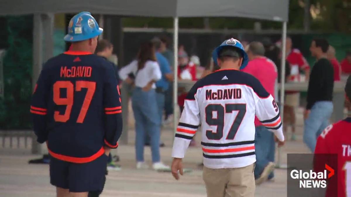 Click to play video: 'Edmonton Oilers fans from around the world descend upon Florida'