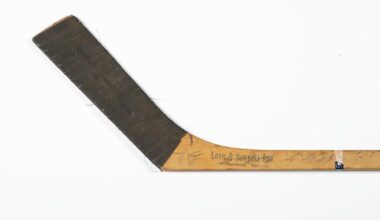 Hockey stick owned by Maple Leaf legend Bill Barilko sells for $60K at auction
