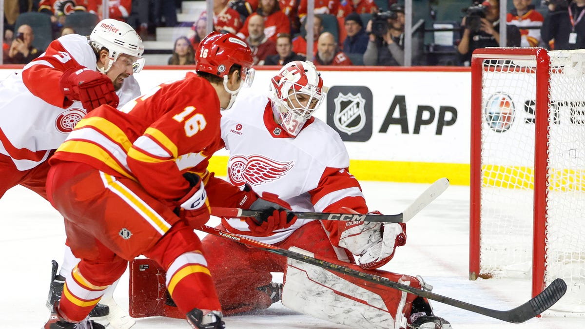 Red Wings win fifth straight, douse Flames, 3-1