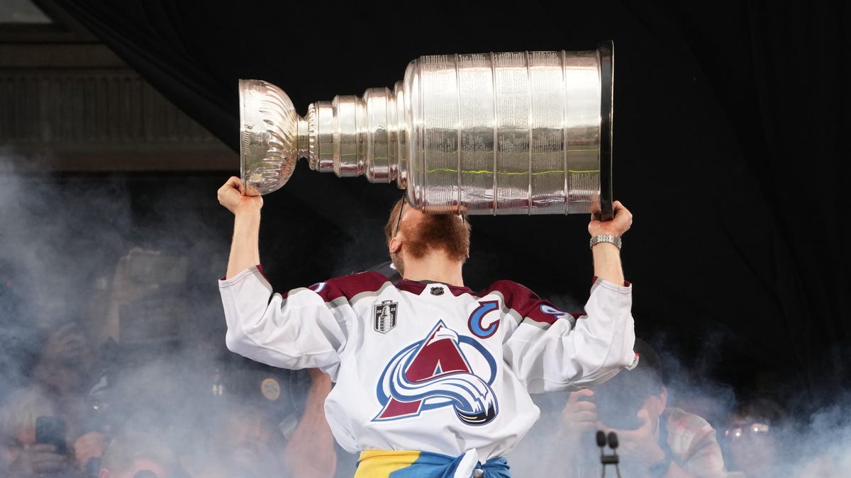 Colorado Avalanche captain Gabe Landeskog close to injury return