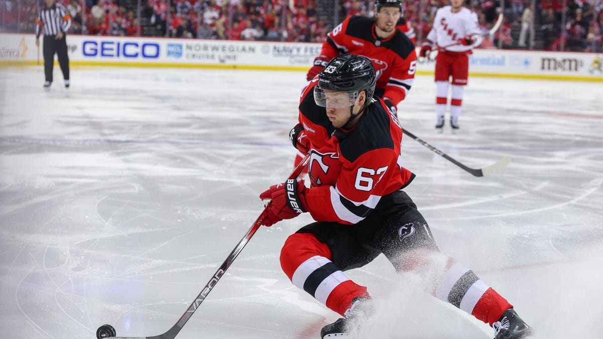 Devils can't overcome slow start in Game 4 loss to Carolina