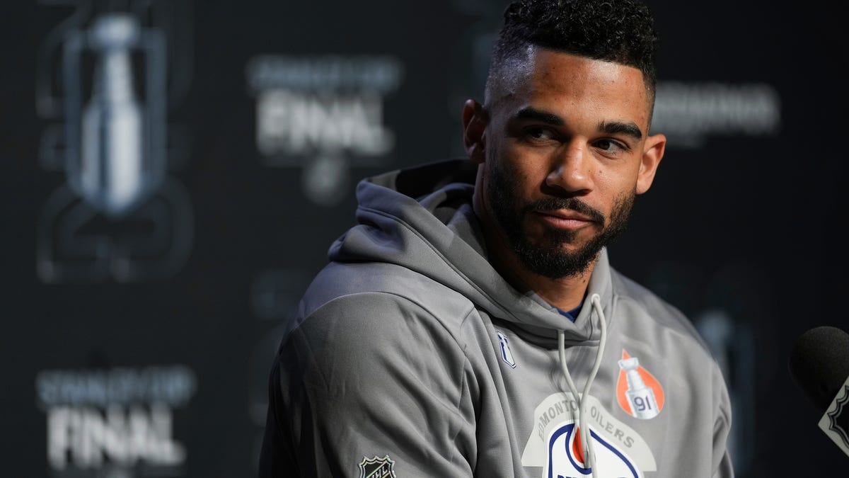 Oilers join hit parade in opener; Bruins hire coach Sturm