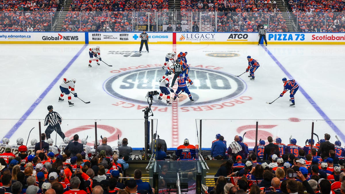 An NHL fan inexplicably switched team jerseys during the Panthers' Game 5 win