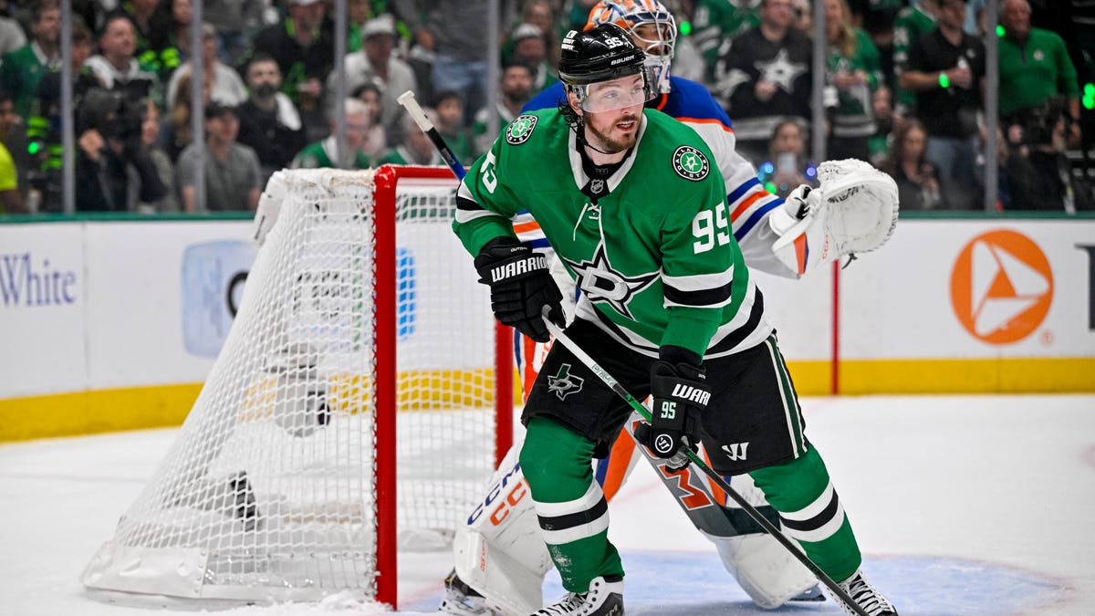 Stars' Matt Duchene re-signs. Who's left?