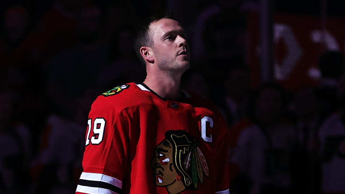 What happened to Jonathan Toews in 2-year absence before Jets contract?