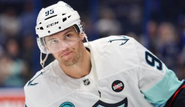 Andre Burakovsky traded to Blackhawks with Kraken acquiring Joe Veleno