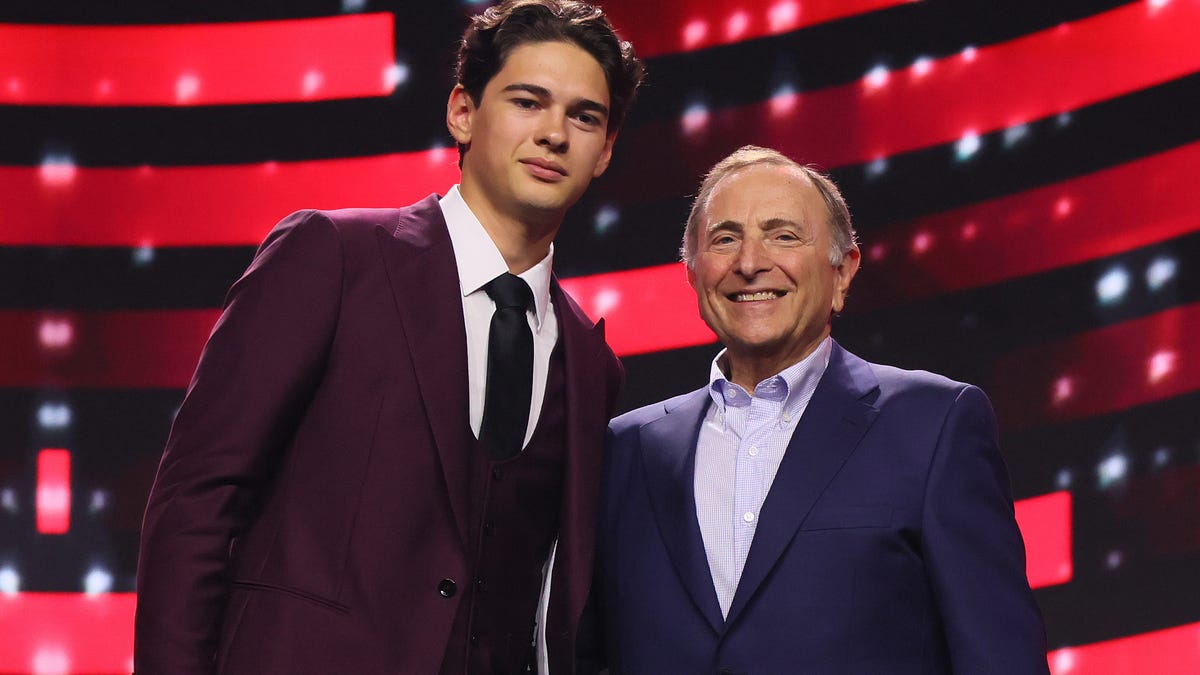 Detroit Red Wings pick Carter Bear in first round 2025 NHL Draft