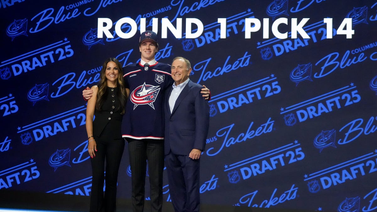 Columbus Blue Jackets select defenseman Jackson Smith 14th overall