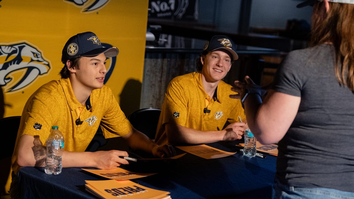 Predators pick Ryker Lee laughs as he sees friend get drafted in shorts and hoodie
