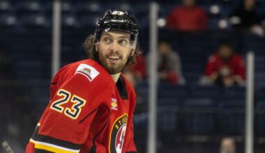 Calgary Flames re-sign Justin Kirkland