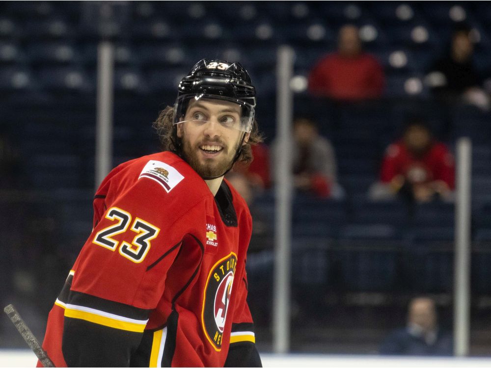 Calgary Flames re-sign Justin Kirkland