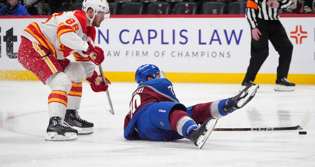 Avalanche blows 2-score lead in shootout loss to Flames