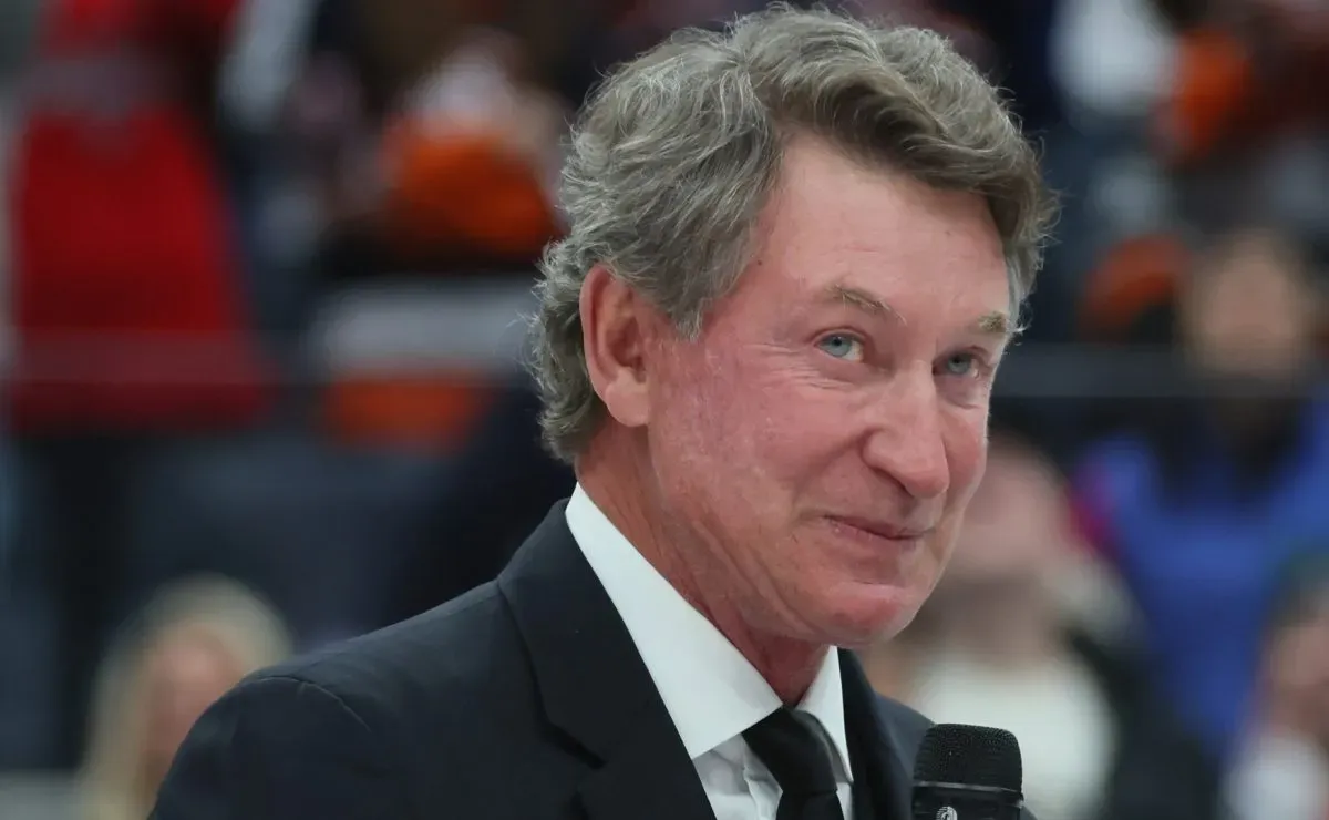 NHL legend Wayne Gretzky wastes no time naming the best player in hockey