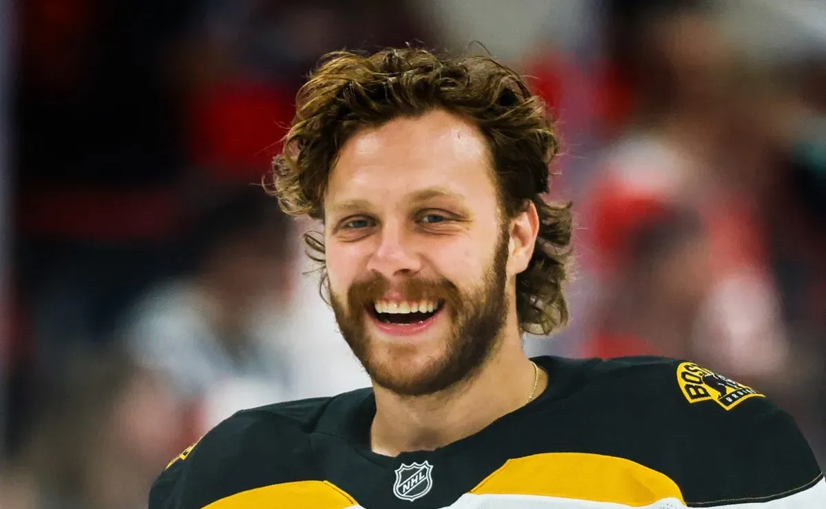 NHL News: David Pastrnak’s Bruins finalize signing of former Blackhawks defenseman adding depth to their roster