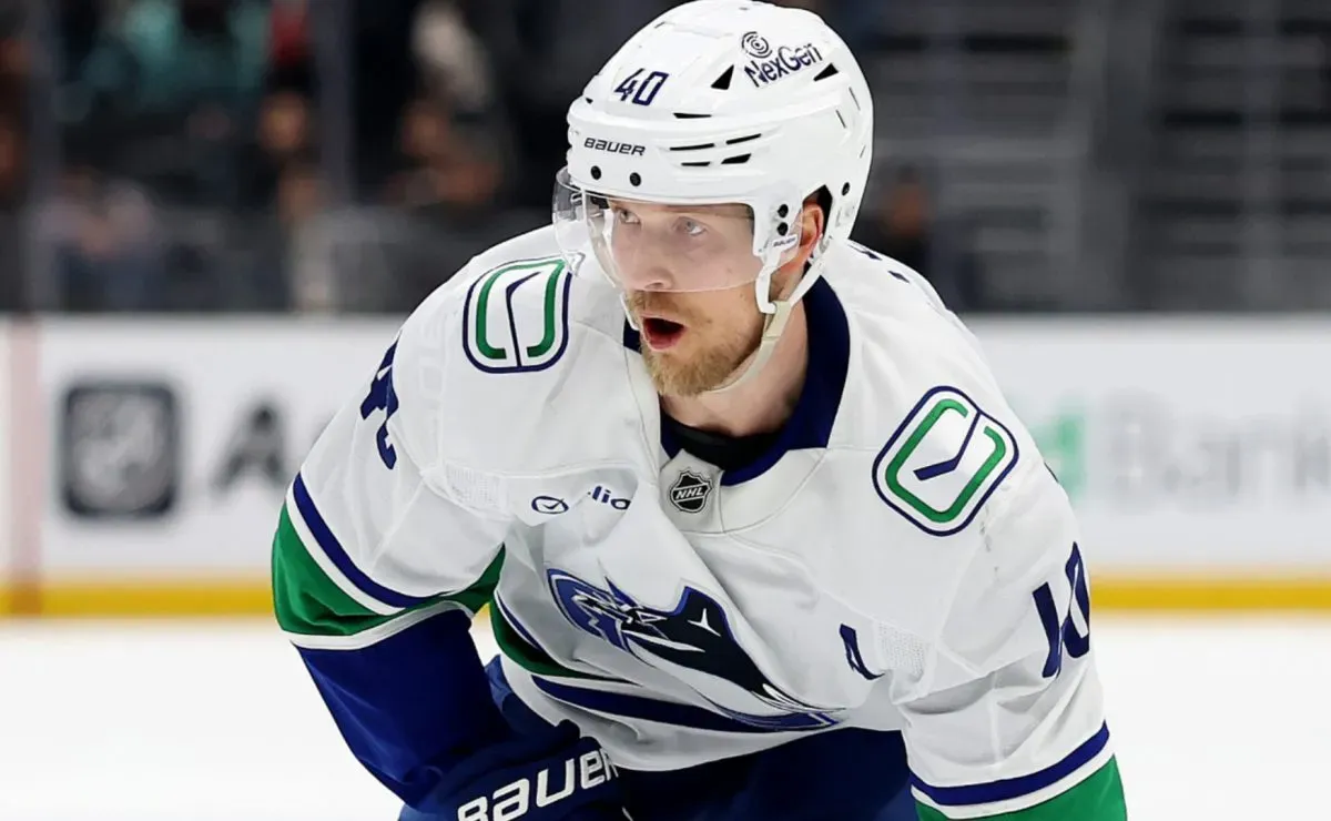 NHL News: Canucks reportedly send strong signals to Elias Pettersson amid rival teams circling