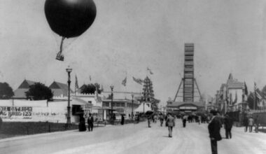 Ferris Wheel debuts at World's Columbian Exposition