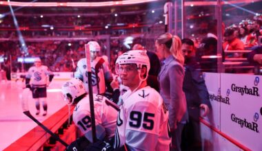 Chicago Blackhawks acquire André Burakovsky from Seattle Kraken