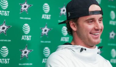 Stars goalie Jake Oettinger is going to be a dad