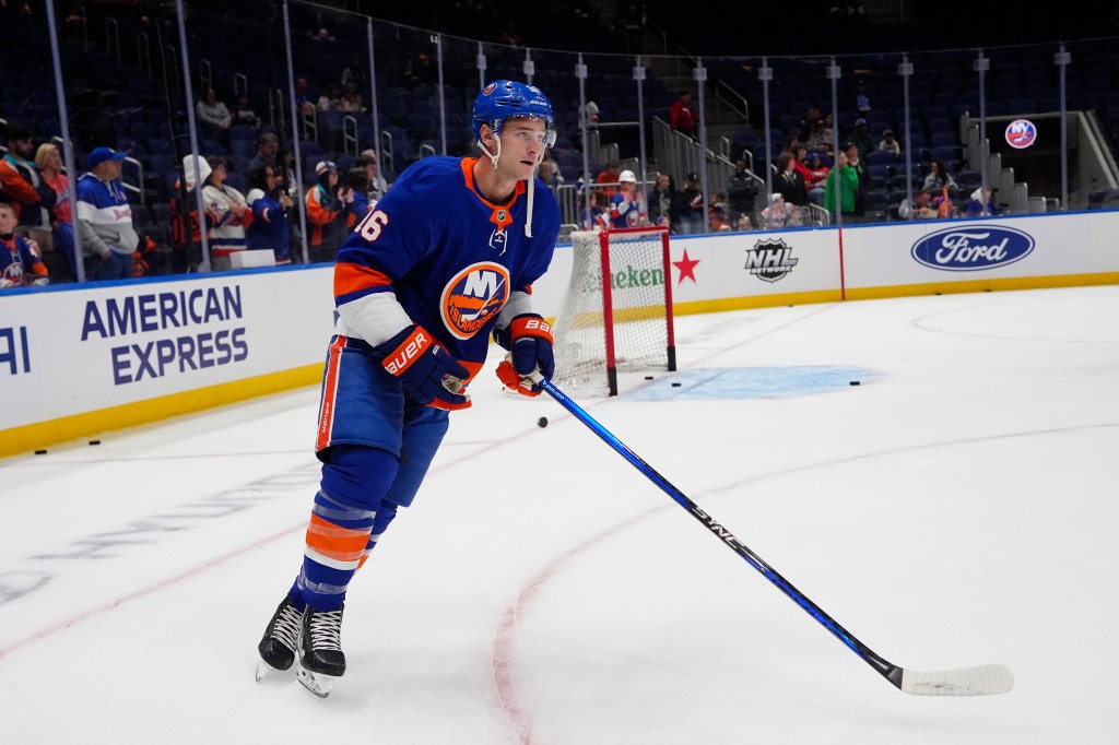 The Islanders re-signed unrestricted free agent Julien Gauthier on Sunday.