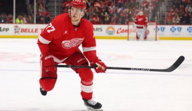 Chicago Blackhawks v Detroit Red Wings