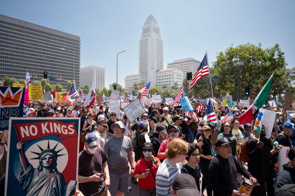 Thousands rallying today at ‘No Kings,’ anti-Trump protests in Southern California – Daily News