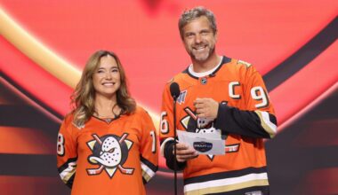 'The Mighty Ducks' Joshua Jackson & Marguerite Moreau Announce NHL Pick