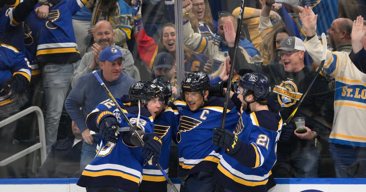 Blues score 3 goals in 2:13 of the second period to beat Jets 5-2 and force a Game 7