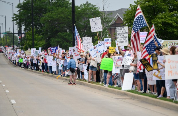 Protesters stand along LaGrange Road during the south suburbs "No Kings" protest in Orland Park, IL on Saturday, June 14, 2025. (Andrew Burke-Stevenson/for the Daily Southtown)