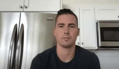 Justin Holl, Red Wings