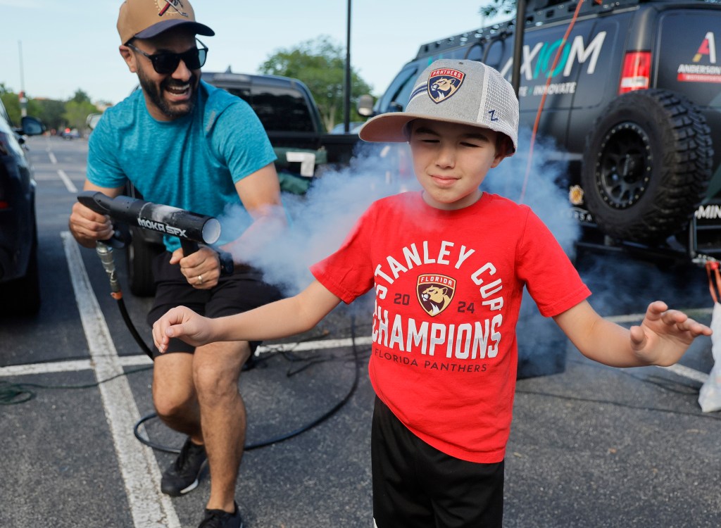Florida Panthers fans show up loud and proud, on and off the ice