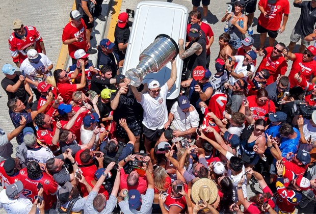 Florida Panthers center Anton Lundell lifts the Stanley Cup while riding west on Las Olas Boulevard in a golf cart after the team brought the trophy to the Elbo Room on Wednesday, June 18, 2025. (Mike Stocker/South Florida Sun Sentinel)