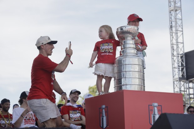 Brad Marchand and his daughters elebrate on the rally stage...