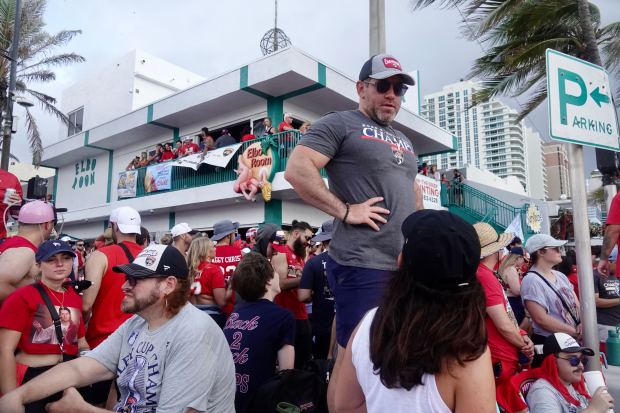 Fans gathered along the route of the Florida Panthers’ Stanley Cup victory parade on Sunday morning, June 22, 2025, at Fort Lauderdale beach. (Joe Cavaretta/South Florida Sun Sentinel)