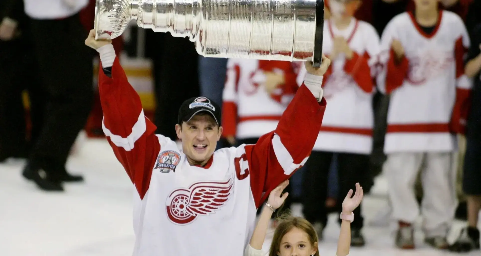 Steve Yzerman attempts daring revival as Red Wings aim to end nine-year playoff drought