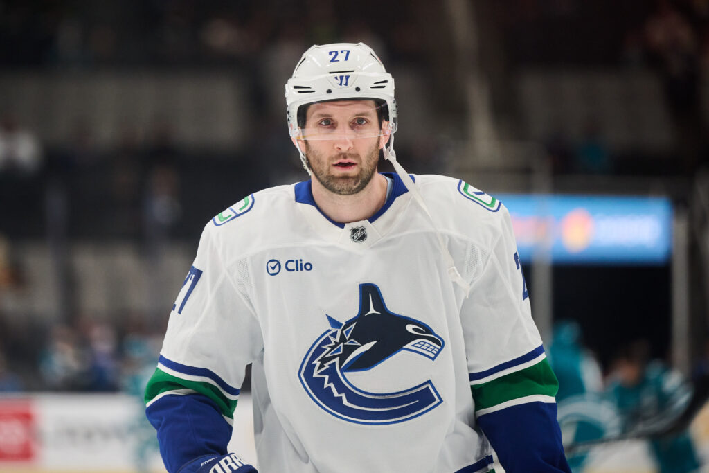 Vancouver Canucks Sign Derek Forbort To One-Year Deal