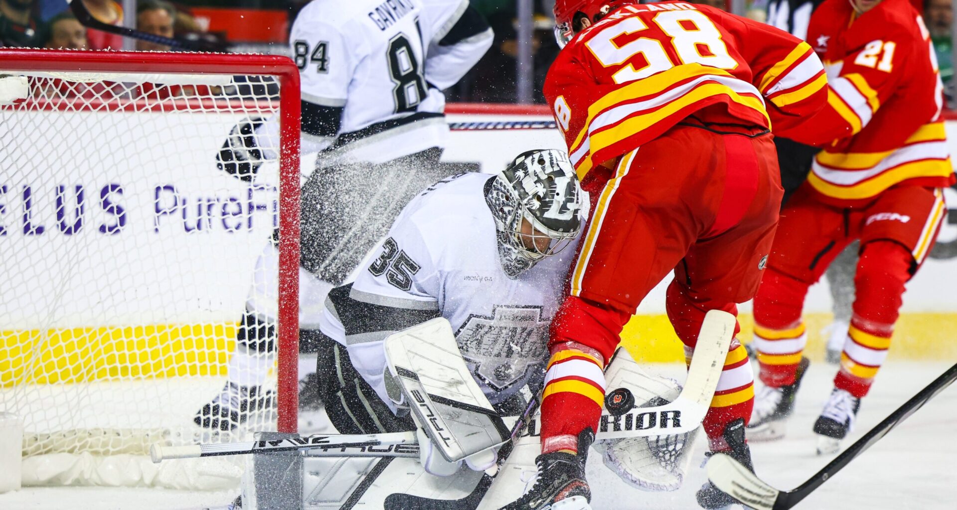 Calgary Flames Re-Sign Crowd Pleaser