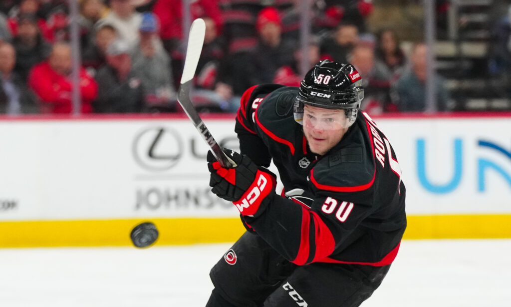 Hurricanes Sign Eric Robinson To Four-Year Extension