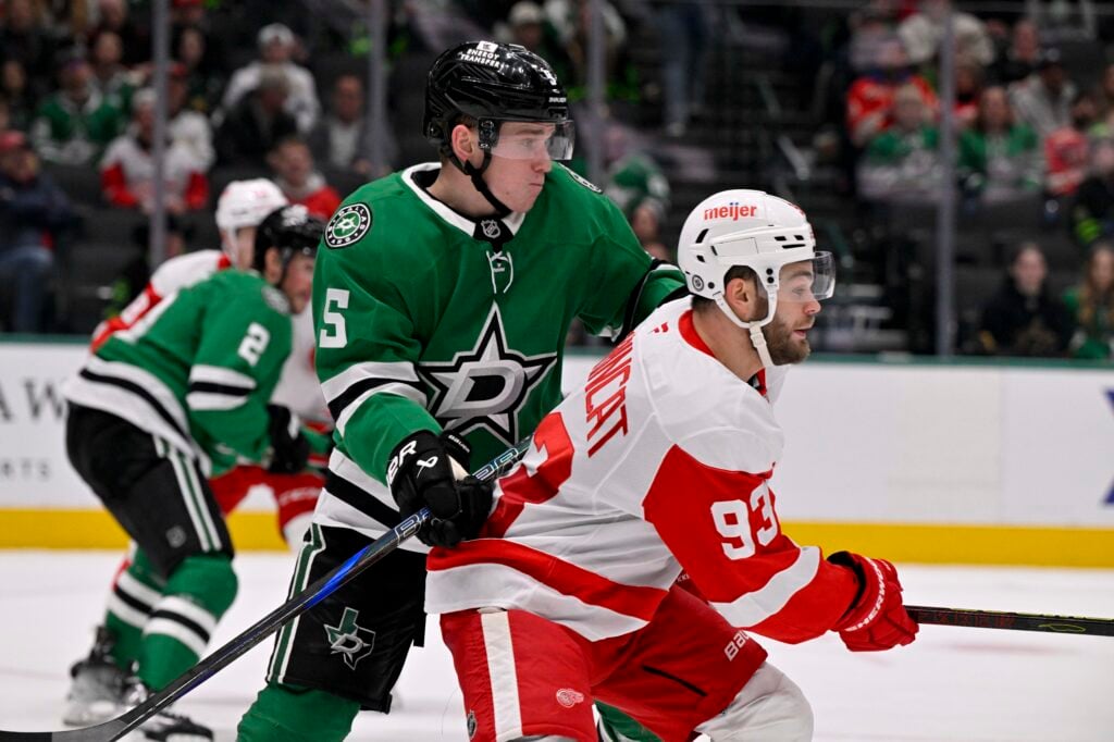 Dallas Stars Re-Sign Defenceman to New Contract