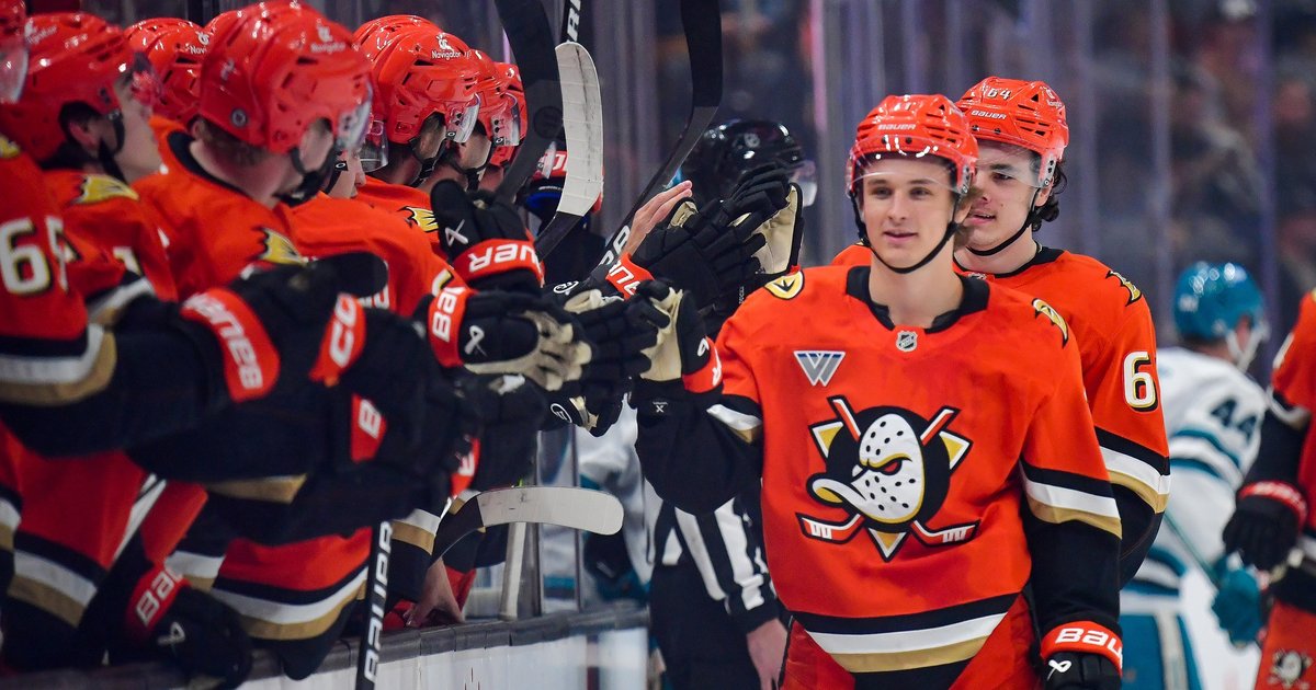 Flyers acquire Trevor Zegras from Ducks, get their center